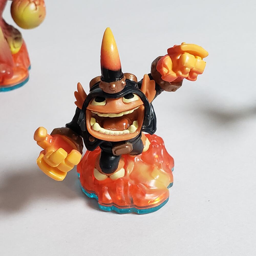Skylander Swap Force lot of 4, 2x fire, 2x earth - Picture 4 of 10